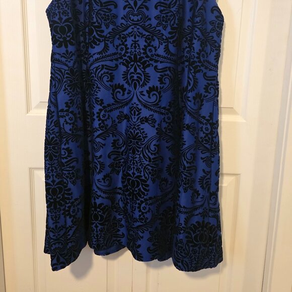 Royal Blue and Black Demask Dress with Pockets, size 22. - Picture 2 of 9